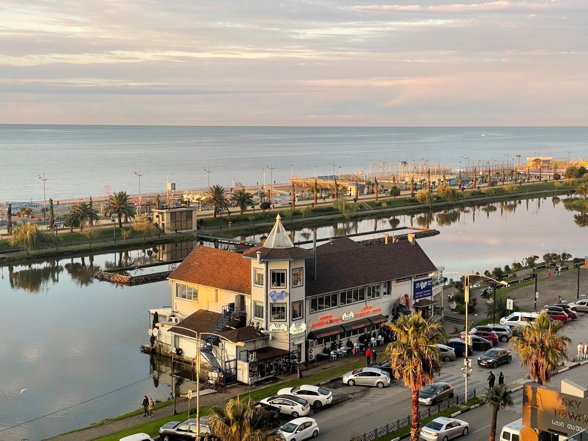 Suites Orbi City Aparthotel Batum Dış mekan fotoğraf